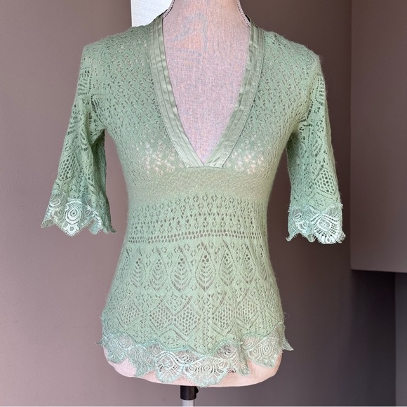Arden B. gorgeous, feminine, romantic top with beautiful lace and satin details. - Picture 1 of 12